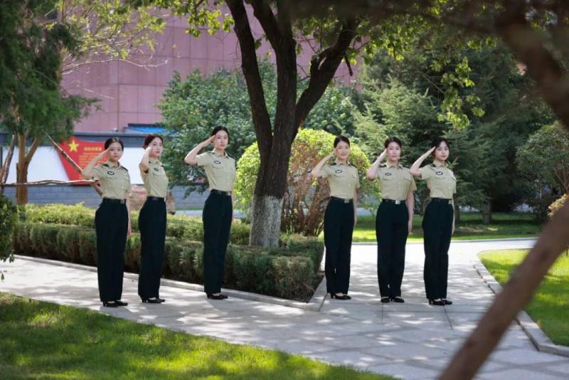 可甜可飒，火箭军女兵的别样风采