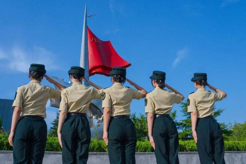 可甜可飒，火箭军女兵的别样风采