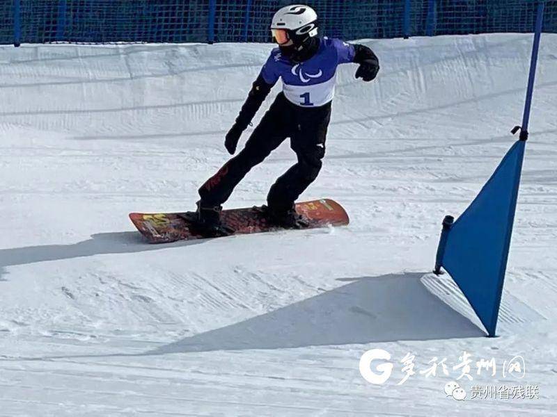 贵州00后小将 Ice Hockey Players Gear Up for Beijing Paralympics