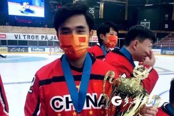 贵州00后小将 Ice Hockey Players Gear Up for Beijing Paralympics