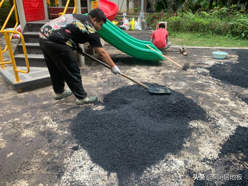 儿童游乐场地面弹性橡胶颗粒地垫施工做法及案例分享