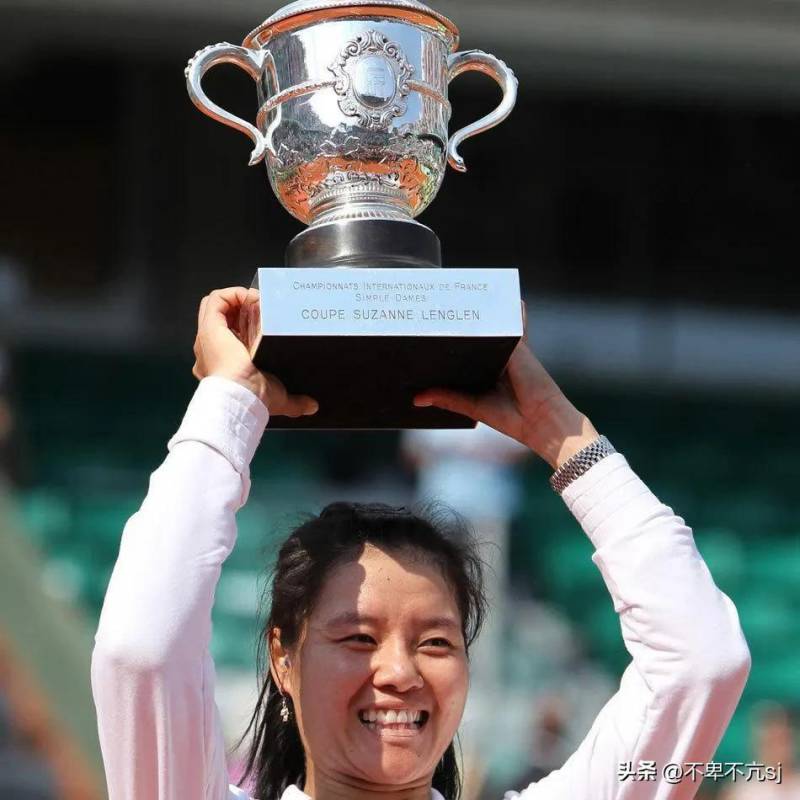 近十年法网女单冠军夺冠时刻集锦，荣耀与辉煌的瞬间（2013-2022）