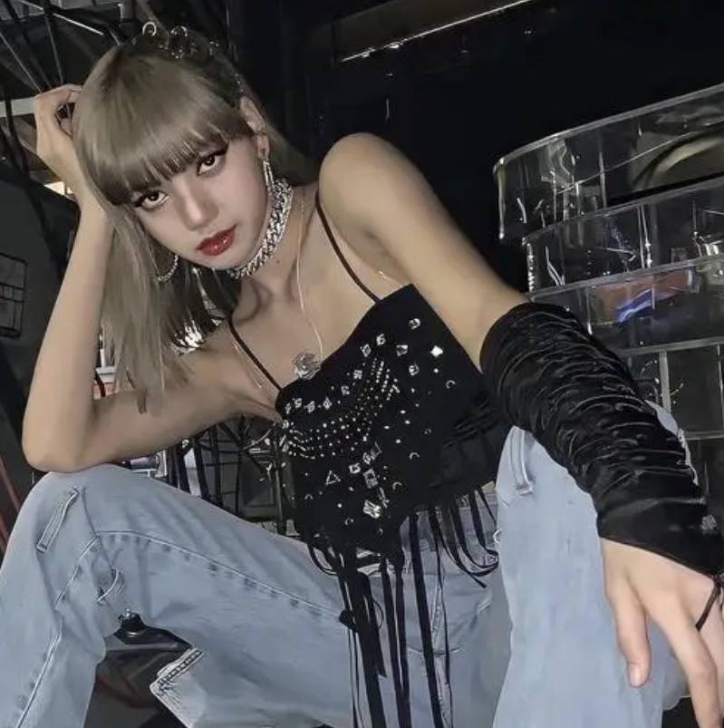 疯马秀Lisa惊艳登场！VIP专属场次开放，竞价上台亲密互动机会难得