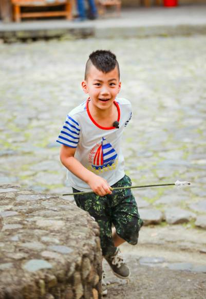 衚軍兒子康康12嵗身高搶眼！成熟樣貌展現男子魅力