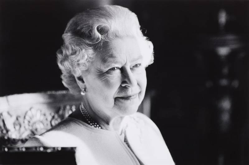 女王去世对英国和王室意味什么？，国家象征的转变与王室的未来走向