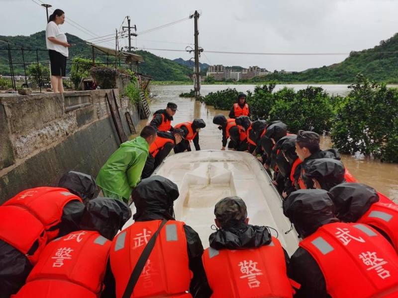 【中日双语】台风杜苏芮侵袭致福建等地严重风雨 抢险救援进行时