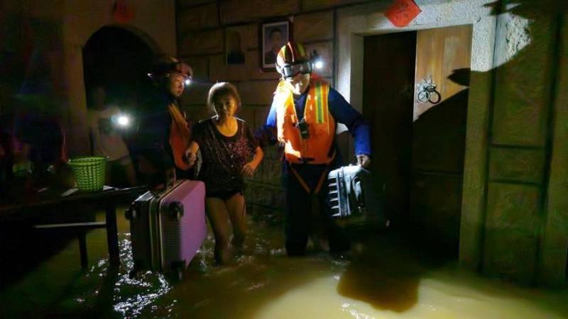 【中日双语】台风杜苏芮侵袭致福建等地严重风雨 抢险救援进行时