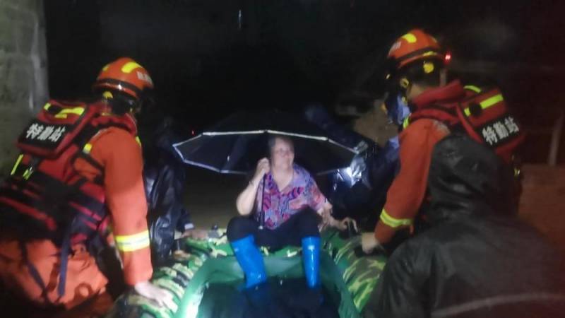 【中日双语】台风杜苏芮侵袭致福建等地严重风雨 抢险救援进行时