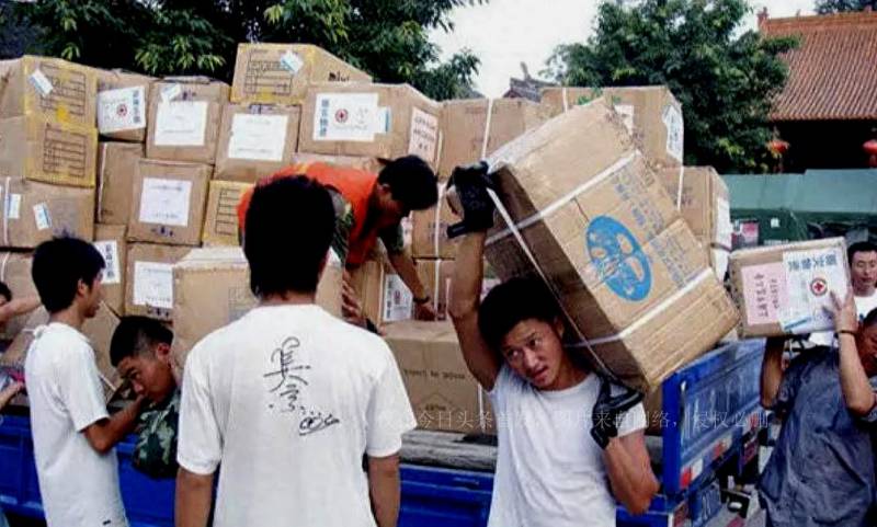 吴京收养汶川地震孤儿，爱心行动传递温暖