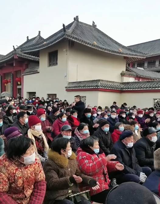 中国首善陈光标回乡献爱心，数百老人喜领红包