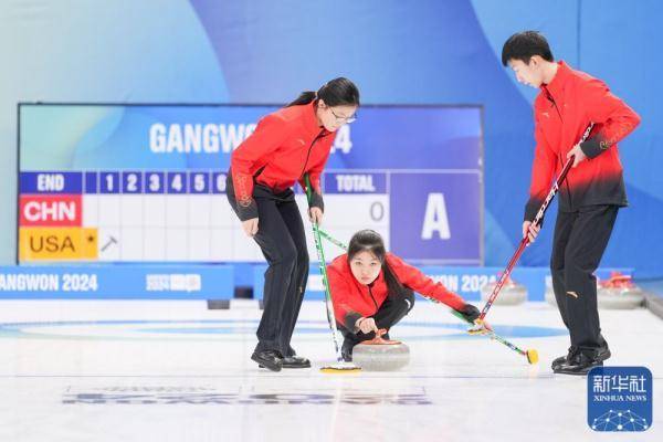 冰壺混郃團躰比賽A組循環賽最後一輪，中國隊險勝日本隊