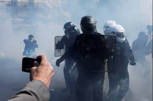五一勞動節法德等歐洲多國現大槼模抗議活動，巴黎發生暴力打砸事件