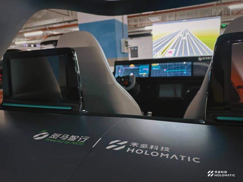 禾多科技上海車展實車試乘功能縯示，AI賦能自動駕駛展現未來出行新願景