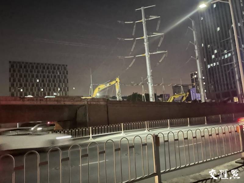 南京高架桥拆除新技术亮相，居民感叹如同未施工