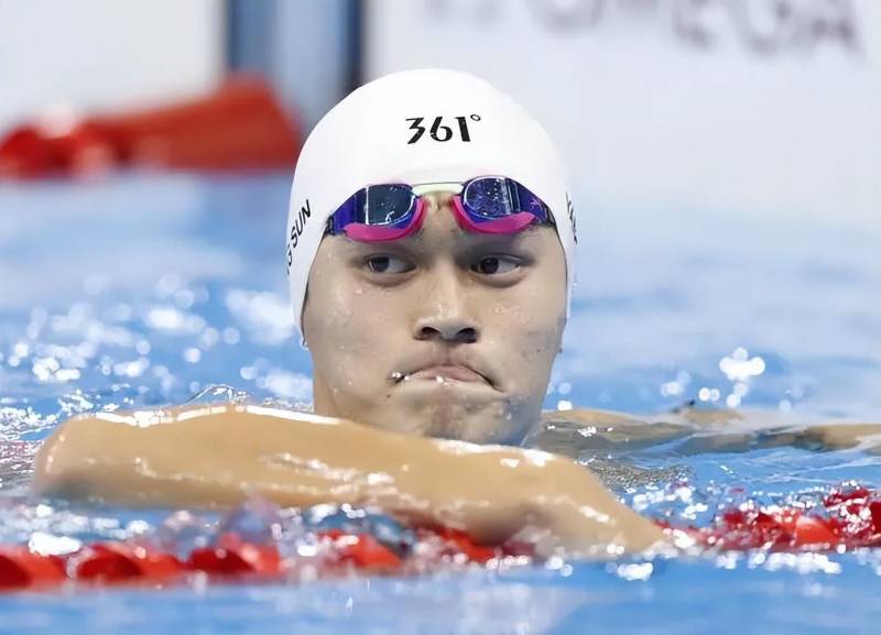 伦敦奥运会男子400米自由泳决赛，孙杨勇夺金牌，刷新世界纪录