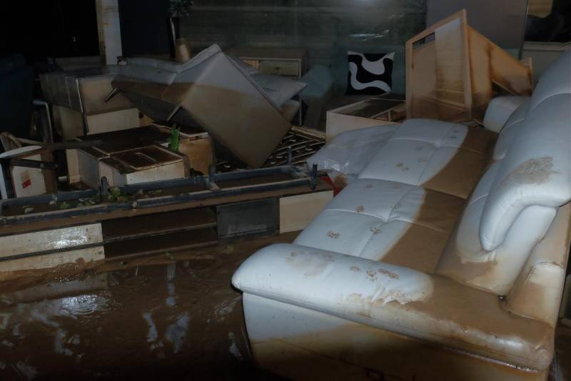 洪水退去后的涿州商家一家具店老板花2000万翻新还没能迎来开业