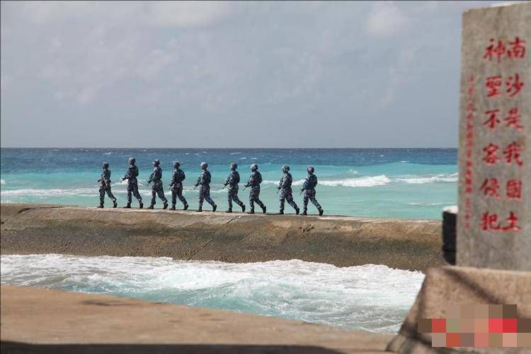 中华网军事发布了一个作品，解放军在南海举行实弹射击训练，震慑美菲挑衅