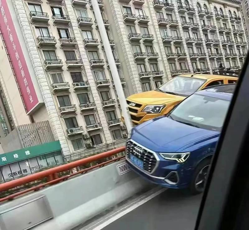 上海高架桥两车斗气，双方刑事责任分析及正当防卫适用空间探讨