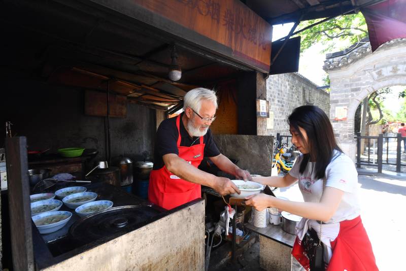 一碗好饭的溯源之旅，从田野生香到餐桌美味