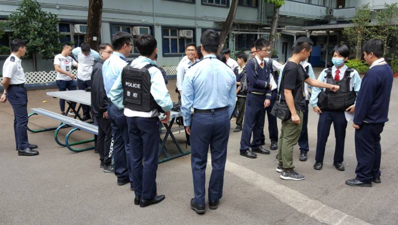 女子持棒球棍当街施暴，空心球棍成致命武器？