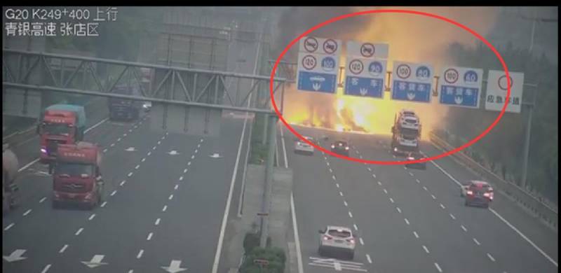山東高速交警的微博，貨車高速側繙起火，警方公佈事故詳情