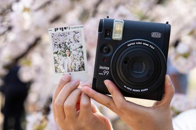 富士instax，迷你99拍立得相机，即拍即得的高级感体验