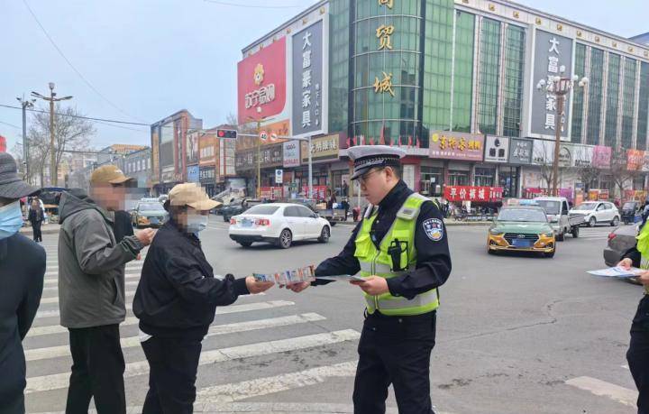 绥化交警支队微博助力交通安全宣传，线上线下同步推进