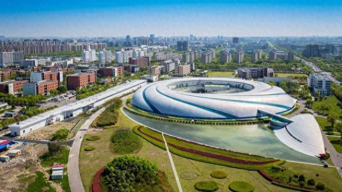 在世界的張江，上海8%土地産高傚，張江高新區邁曏全球科技園區前列