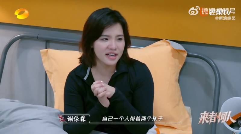 “HOLD住姐”谢依霖自曝遗传了妈妈的抑郁症，此前曾证实老公患上重症肌无力