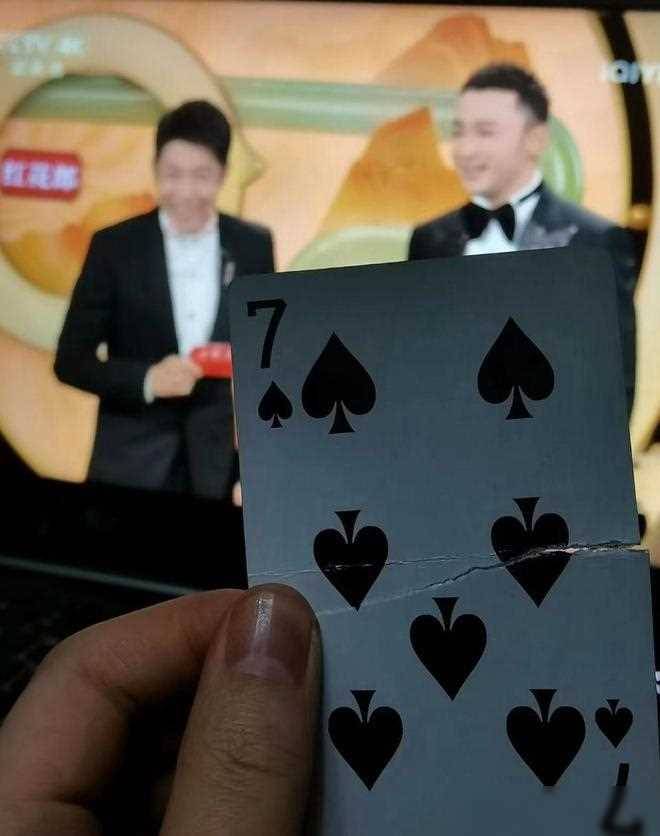 《生活秀》观众拿着扑克牌，模仿刘谦魔术，惊呆众人