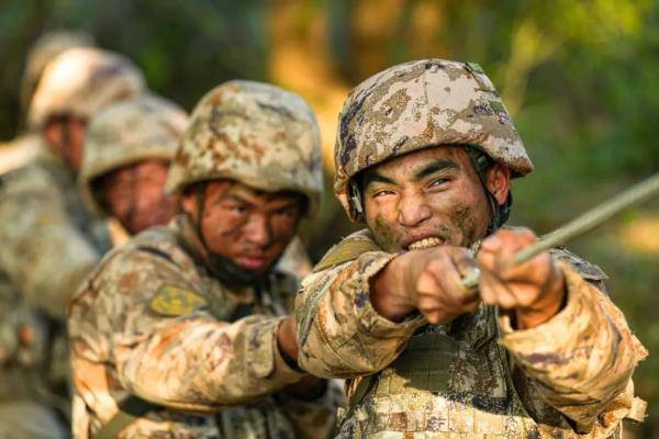 超燃大片，特警实战演练，震撼上映！