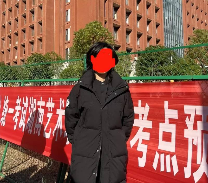 湖南最美艺考生斩获联考状元，照片曝光后惊艳网友