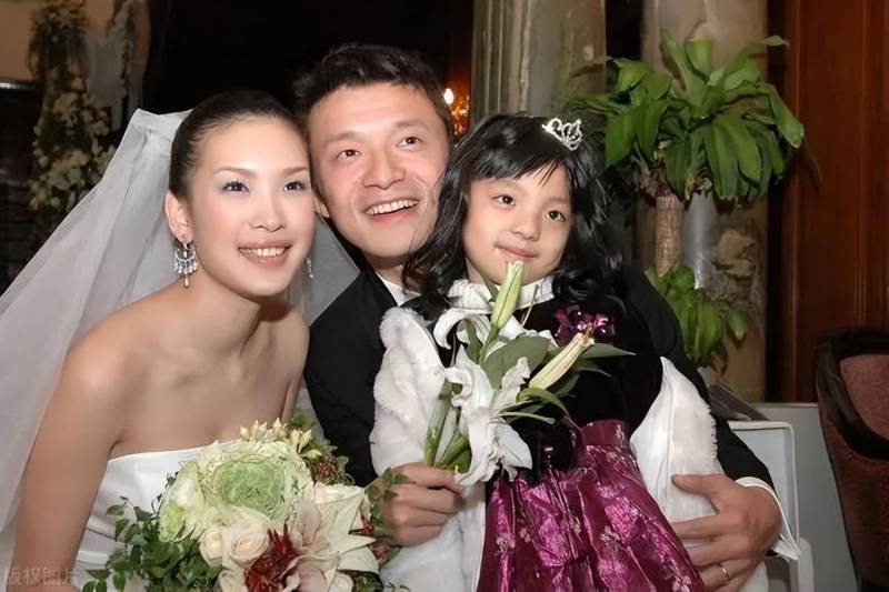 谢晖佟晨洁分手原因曝光，小贝辣妹婚姻背后故事续写