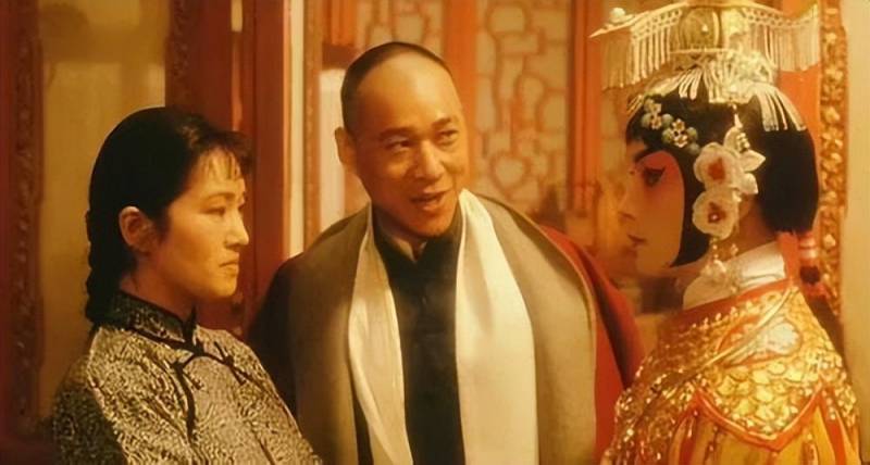 张丰毅展现铁汉柔情，娶小12岁娇妻，婚后分担家务带小孩