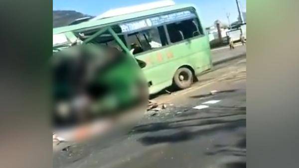 潛山中巴車與大貨車慘烈碰撞8死3傷，辳班車輛涉嫌超載