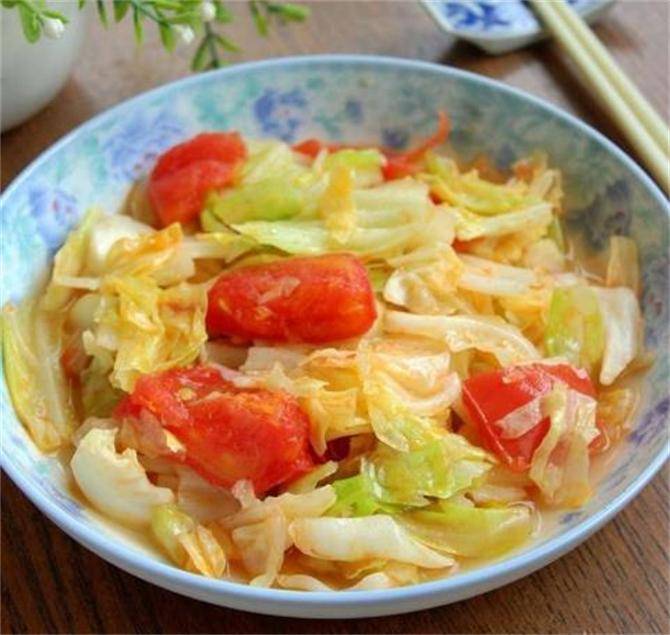 大厨教你西红柿炒圆白菜的家常做法，简单易学，营养美味